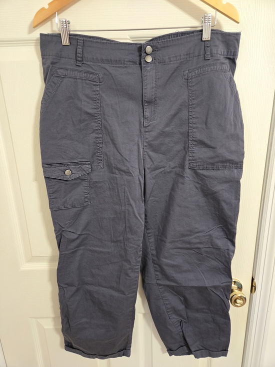 Time and Tru Pants - Time And Tru Women's Grey Cotton Cargo Capris Size 18
